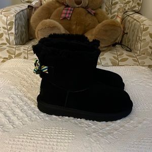 UGG Short Bow Boots